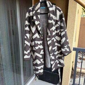Alice + Olivia Gray and Cream Patterned Coat